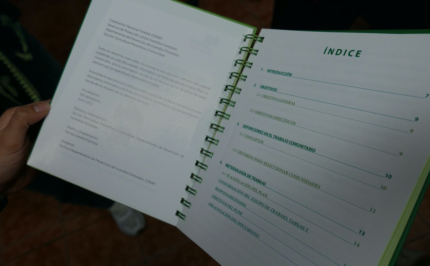 CONAF manual de Metodología para la elaboración de planes comunitarios de incendios forestales. Jennifer Gabrys, 2024.