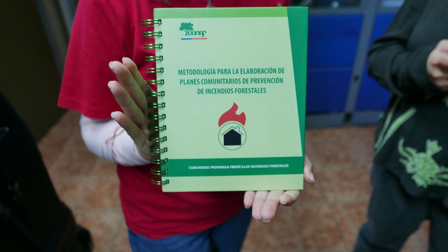 CONAF’s manual, “Methodology for Developing Community Forest Fire Prevention Plans.” Jennifer Gabrys, 2024.